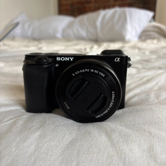 Sony A6000 24.3 MP Mirrorless Digital SLR Camera - Black (Issue with Lens) - Picture 1 of 9